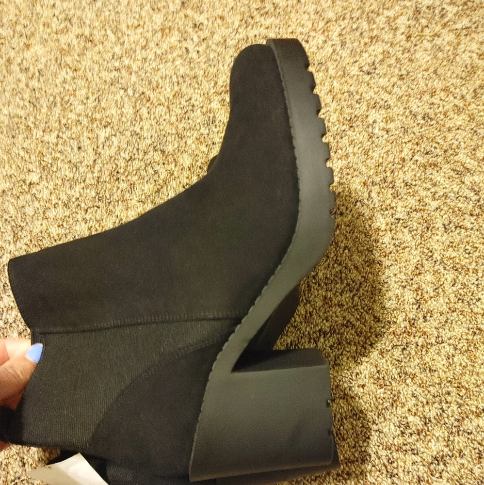 H&M Women Chunky Heel Chelsea Bootie